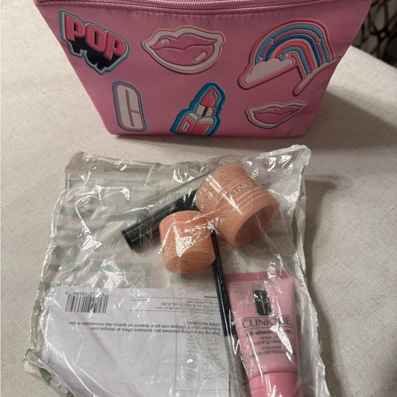 Clinique 6 Piece Gift Set - New in Bag - Picture 1 of 7